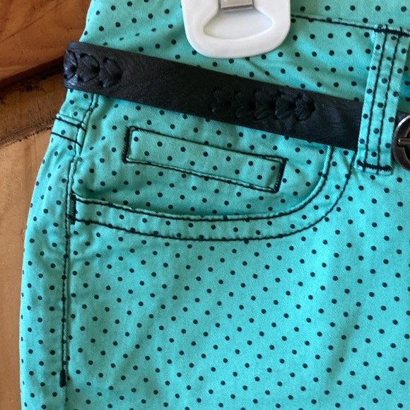Women’s Be Bop green black polka dot cuffed hem shorts size 5 - NWT - Picture 2 of 9